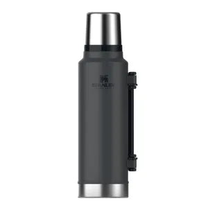 Termo Stanley Classic 1.4 Lts Negro Asa Plegable c/ Tapón Pico Cebador